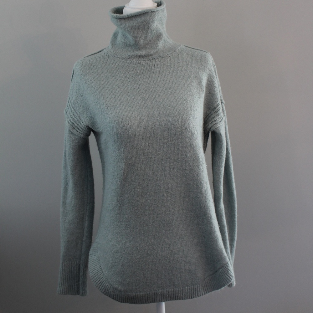Light Blue Gap Turtle Neck Sweater (XS)